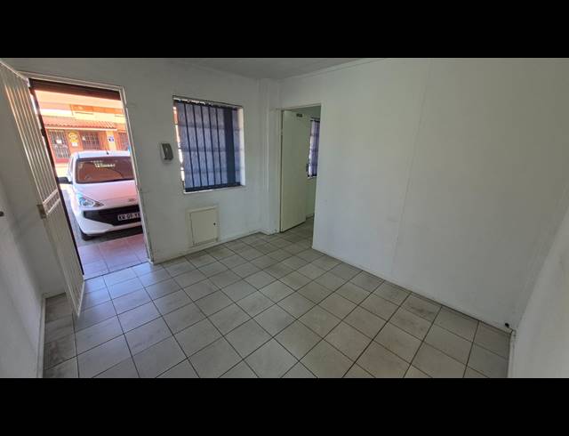 200M² FACTORY FOR SALE IN MOREHILL